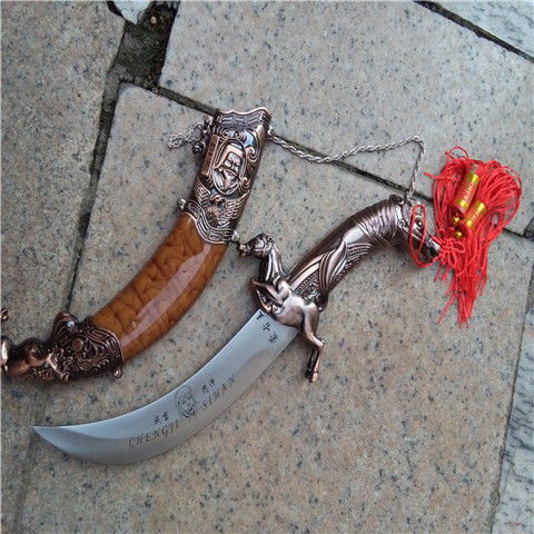 蒙古刀 馬頭彎刀——草原文化的金屬藝術瑰寶